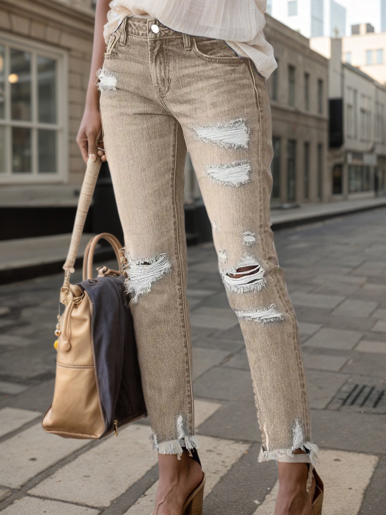 2025 New Women's Fashion Ripped Plus-sized Jeans, Straight And Slim 9-inch Jeans, Retro And Comfortable Jeans, Suitable For All Occasions, Plus-sized Women's Denim Clothing